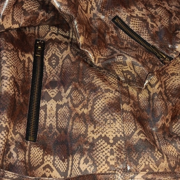 HER Universe Wonder Woman 1984 Cheetah Girls Crop Moto Jacket Plus Size 2x - Picture 10 of 12